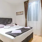 Eva Luxury Two Bedrooms & Bacvice スプリト