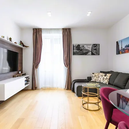 Eva Luxury Two Bedrooms & Bacvice アパート *