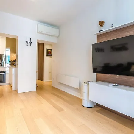 Eva Luxury Two Bedrooms & Bacvice דירה *