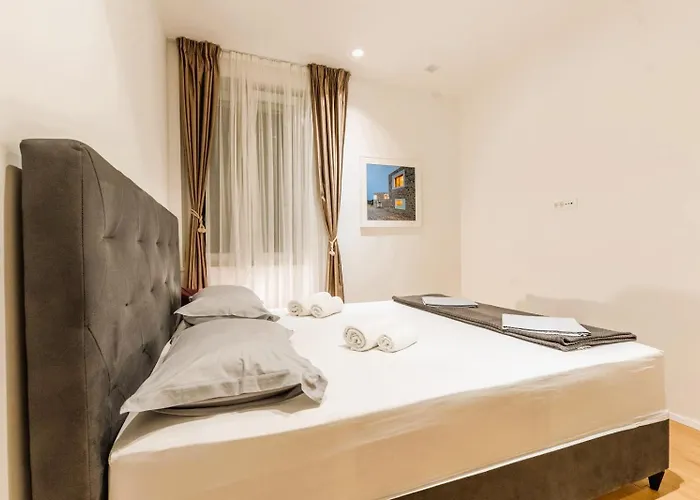 Eva Luxury Two Bedrooms & Bacvice 公寓 *